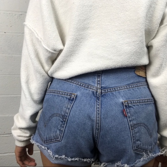 Levi's Pants - • Vintage Levi’s 550 High Waisted distressed short